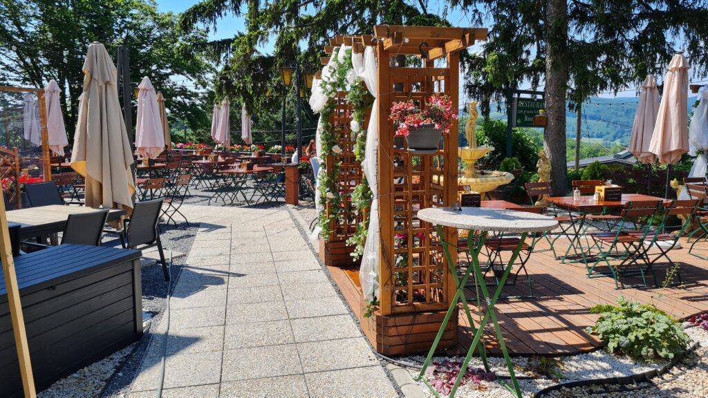 Gastgarten-Terrasse